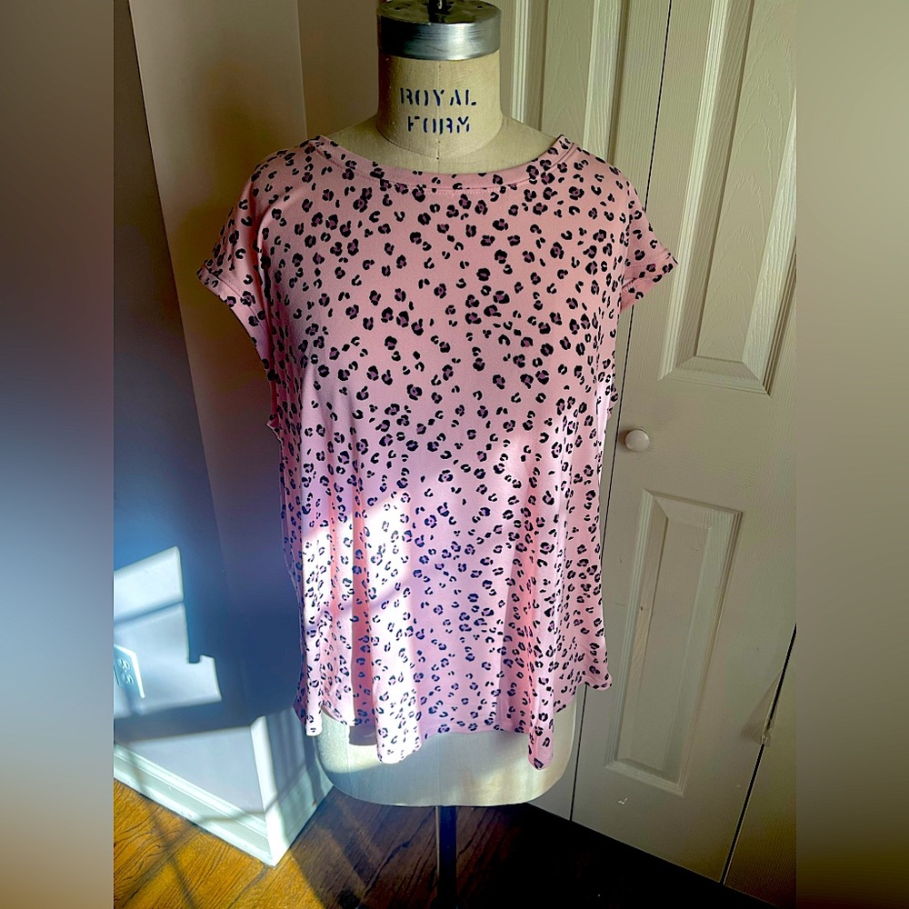 Pink cheetah 🐆 blouse. Elle Size XL